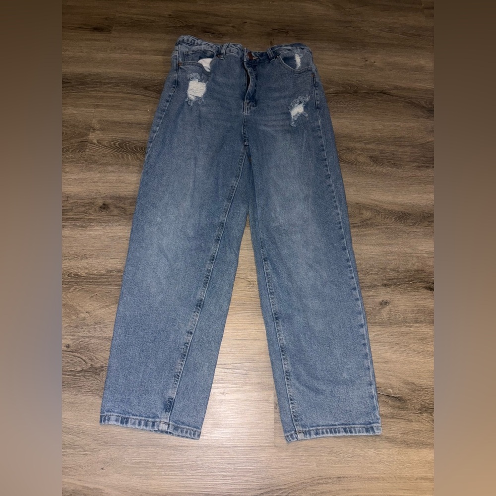 No Boundaries • Distressed Mom Jeans